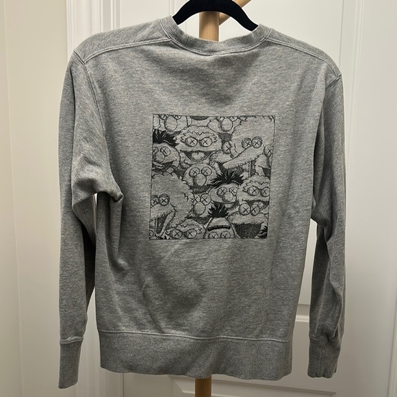 [UNISEX] UNIQLO x KAWS Gray Crewneck Graphic Sweater - Picture 3 of 3